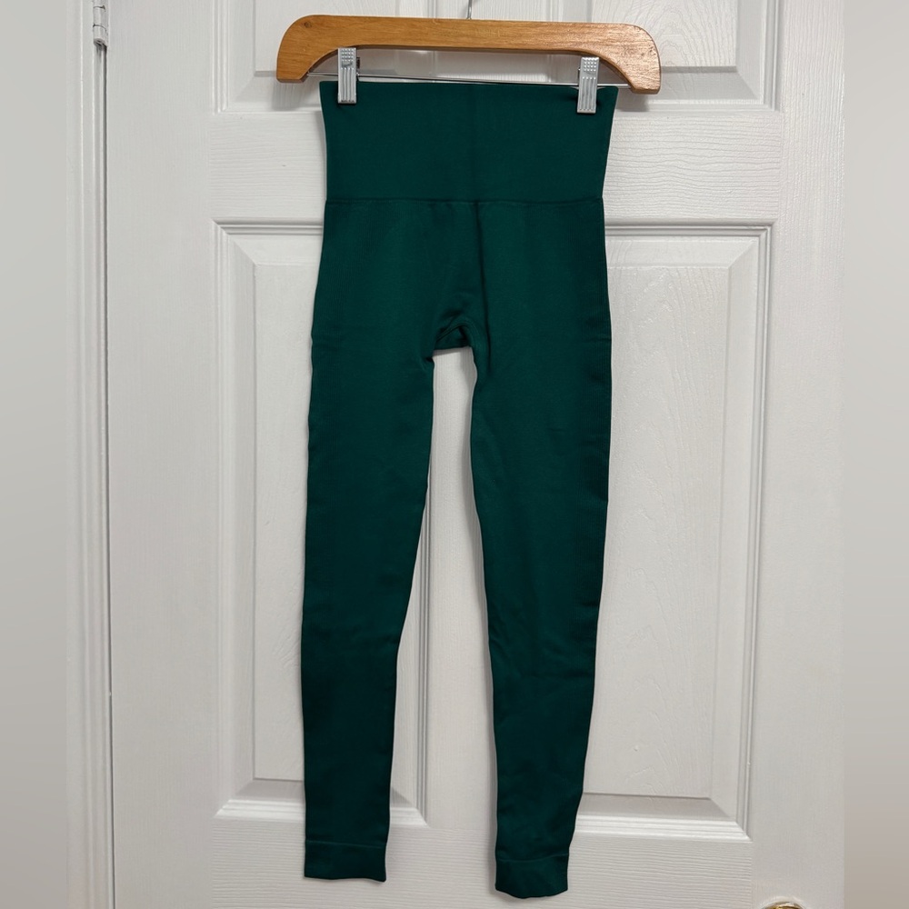 SET ACTIVE Sculptflex Leggings in Green